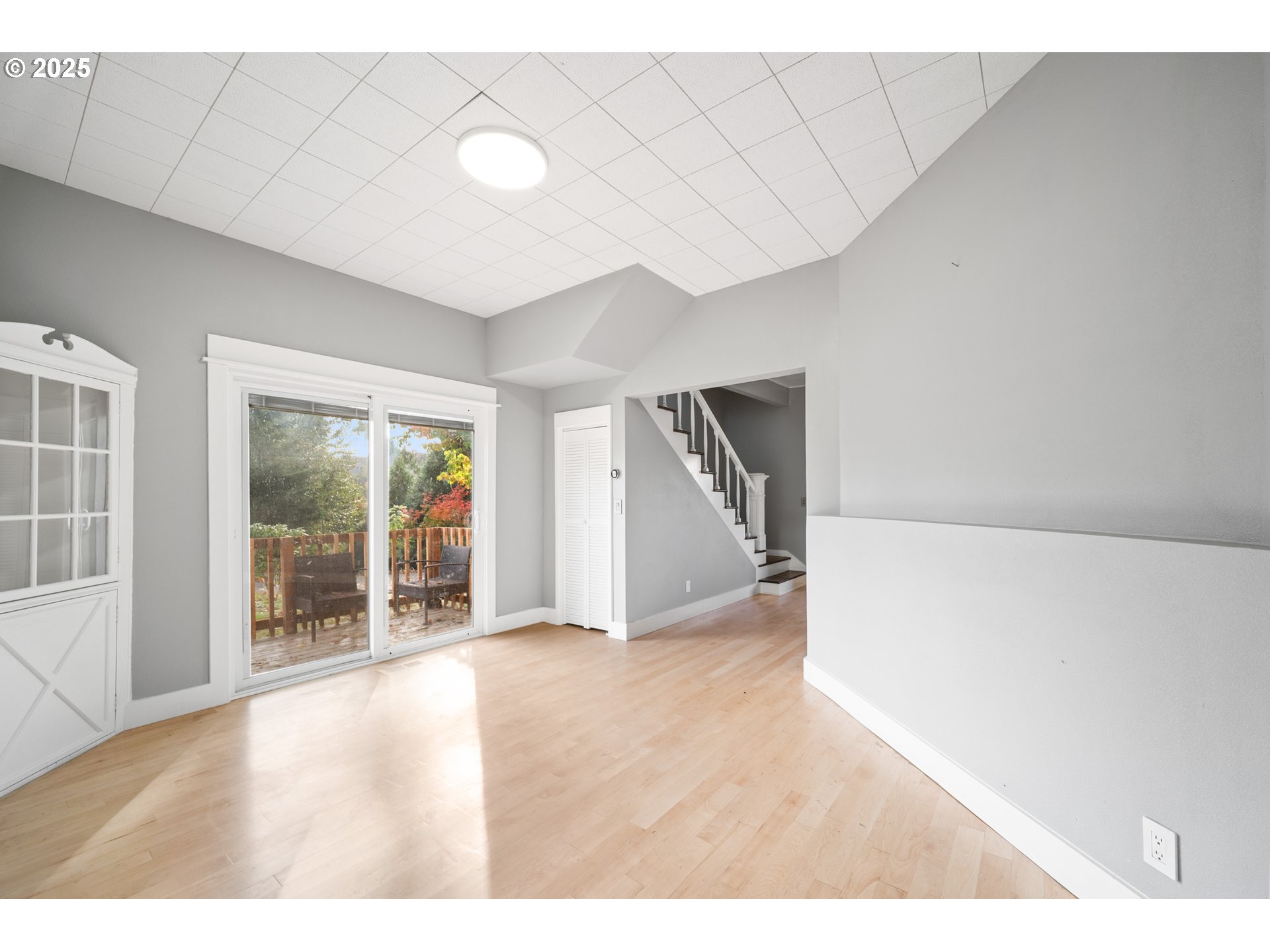 12533 Southeast Sunnyside Road Clackamas, OR 97015 - Photo 20 of 29 view of an empty room with wooden floor and a window