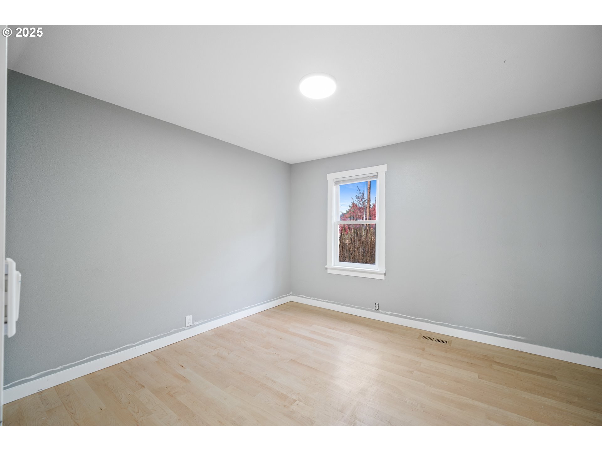 12533 Southeast Sunnyside Road Clackamas, OR 97015 - Photo 21 of 29 an empty room with wooden floor and windows