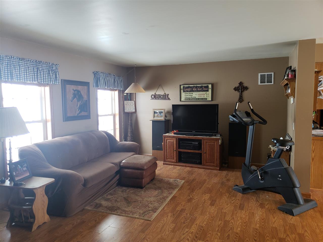 10016 Carter Road Freeland, MI 48623 - Photo 3 of 25
