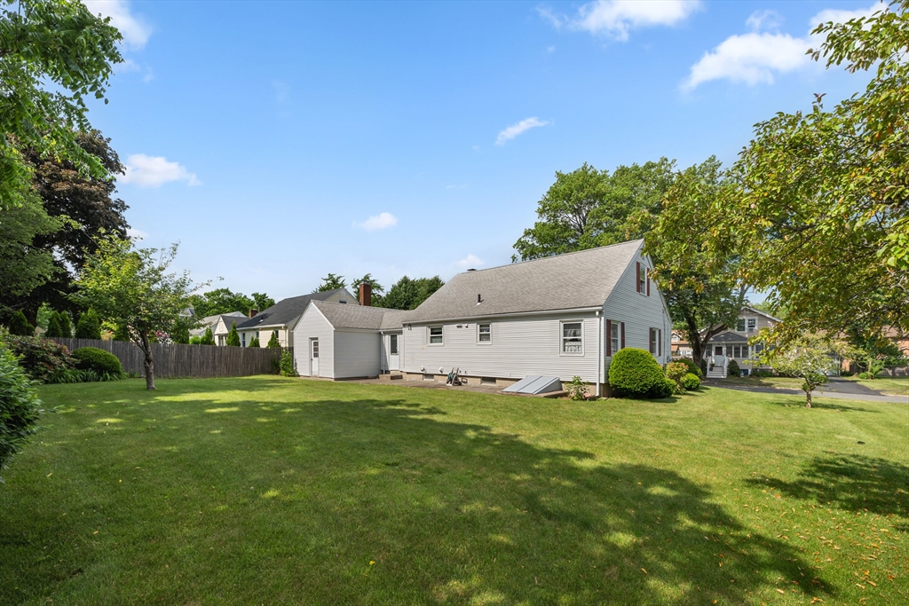 43 Rowena Street Worcester, MA 01606 - Photo 35 of 40