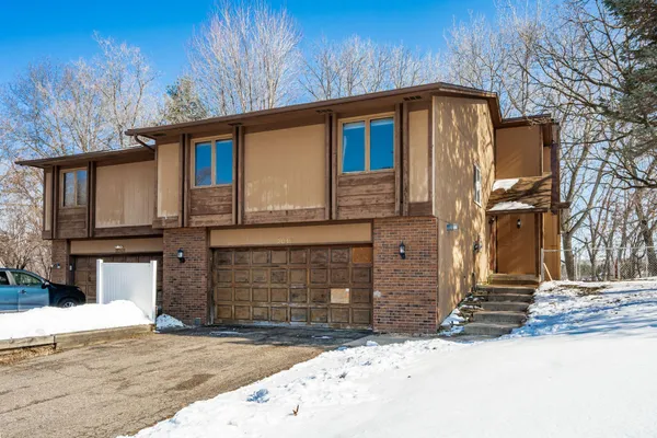 $325,000 | 2048 Kings Road, Eagan, MN 55122