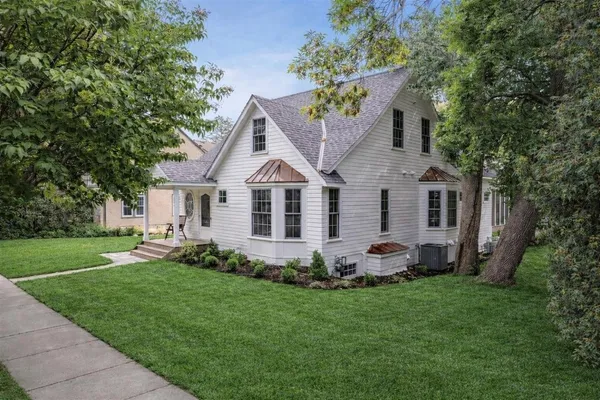 $1,799,000 | 101 Center Street, Excelsior, MN 55331