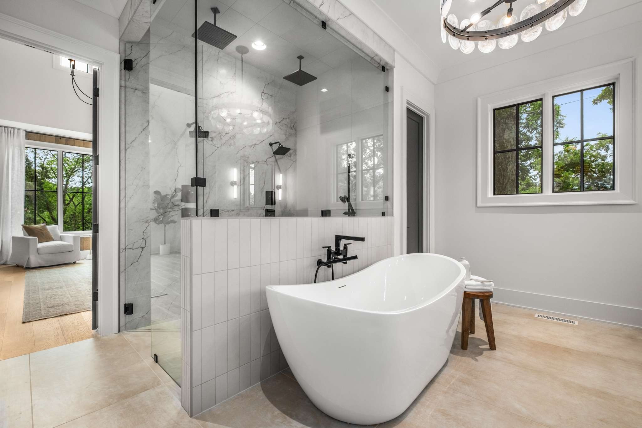 4530 Everett Drive Nashville, TN 37215 - Photo 33 of 89 a bathroom with a bathtub and a sink