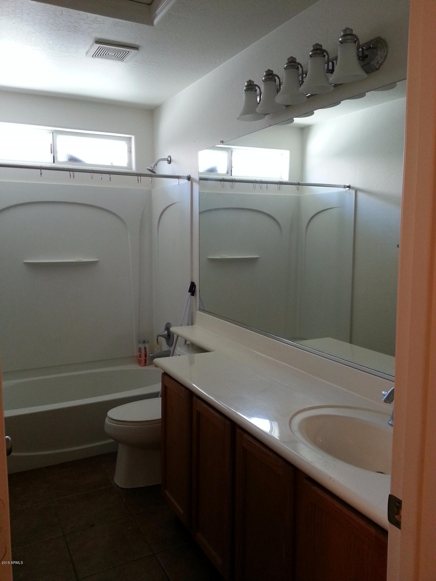 7 North 88th Avenue Tolleson, AZ 85353 - Photo 11 of 14 Second Bathroom