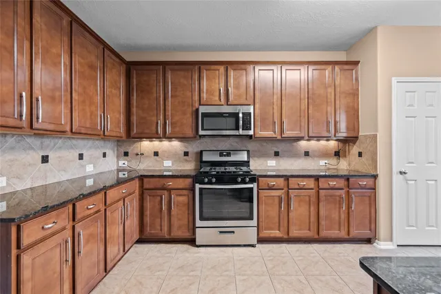 $2,700 | 803 Arlington Pointe Drive, League City, TX 77573