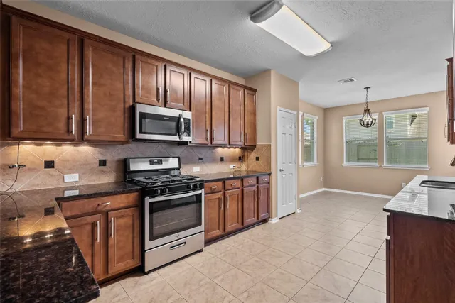 $2,700 | 803 Arlington Pointe Drive, League City, TX 77573