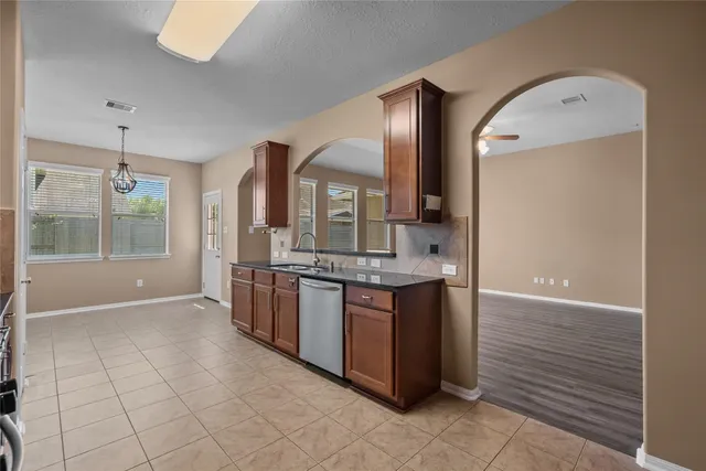 $2,700 | 803 Arlington Pointe Drive, League City, TX 77573