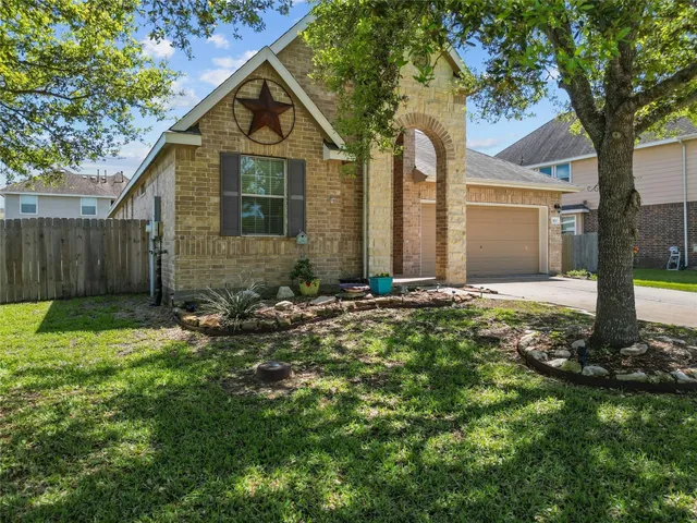 $2,700 | 803 Arlington Pointe Drive, League City, TX 77573