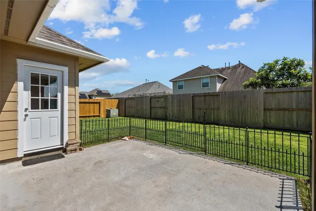 $2,700 | 803 Arlington Pointe Drive, League City, TX 77573