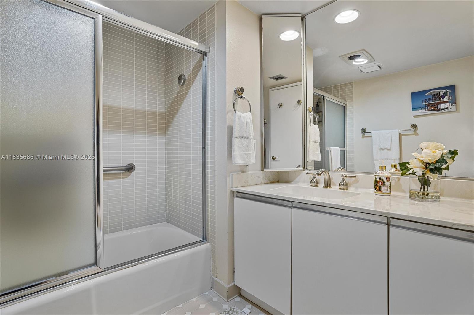 520 Brickell Key Drive, Unit A1404 Miami, FL 33131 - Photo 22 of 28 Second bath