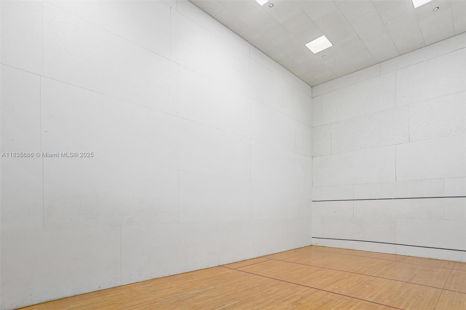 520 Brickell Key Drive, Unit A1404 Miami, FL 33131 - Photo 26 of 28 Racquetball courts