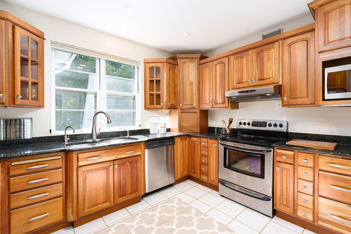 1739 Embury Road Kalamazoo, MI 49008 - Photo 21 of 54 Embury_Rd_1739_Kalamazoo_49008-19