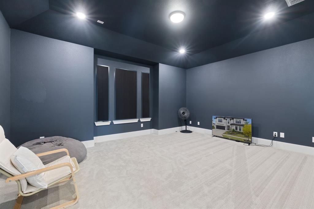 11991 Cloverdale Road Frisco, TX 75035 - Photo 27 of 40 a bedroom with a bed and a chair