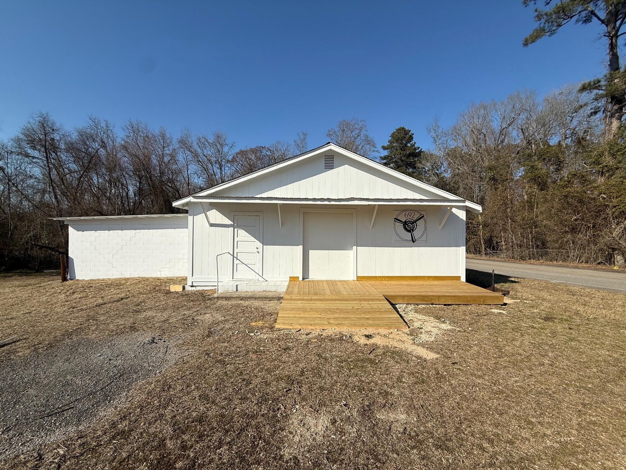 692 Murray Street Orangeburg, SC 29115 - Photo 2 of 10 4