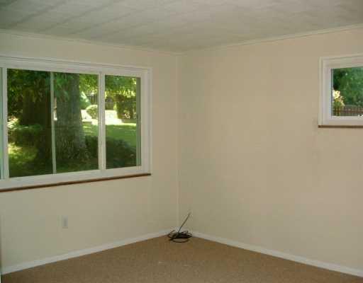 524 Old Farm Road Pittsburgh, PA 15234 - Photo 7 of 8 Den/Family/Great Room.