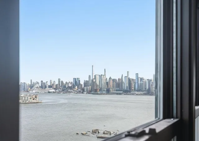 a view of ocean view and city view