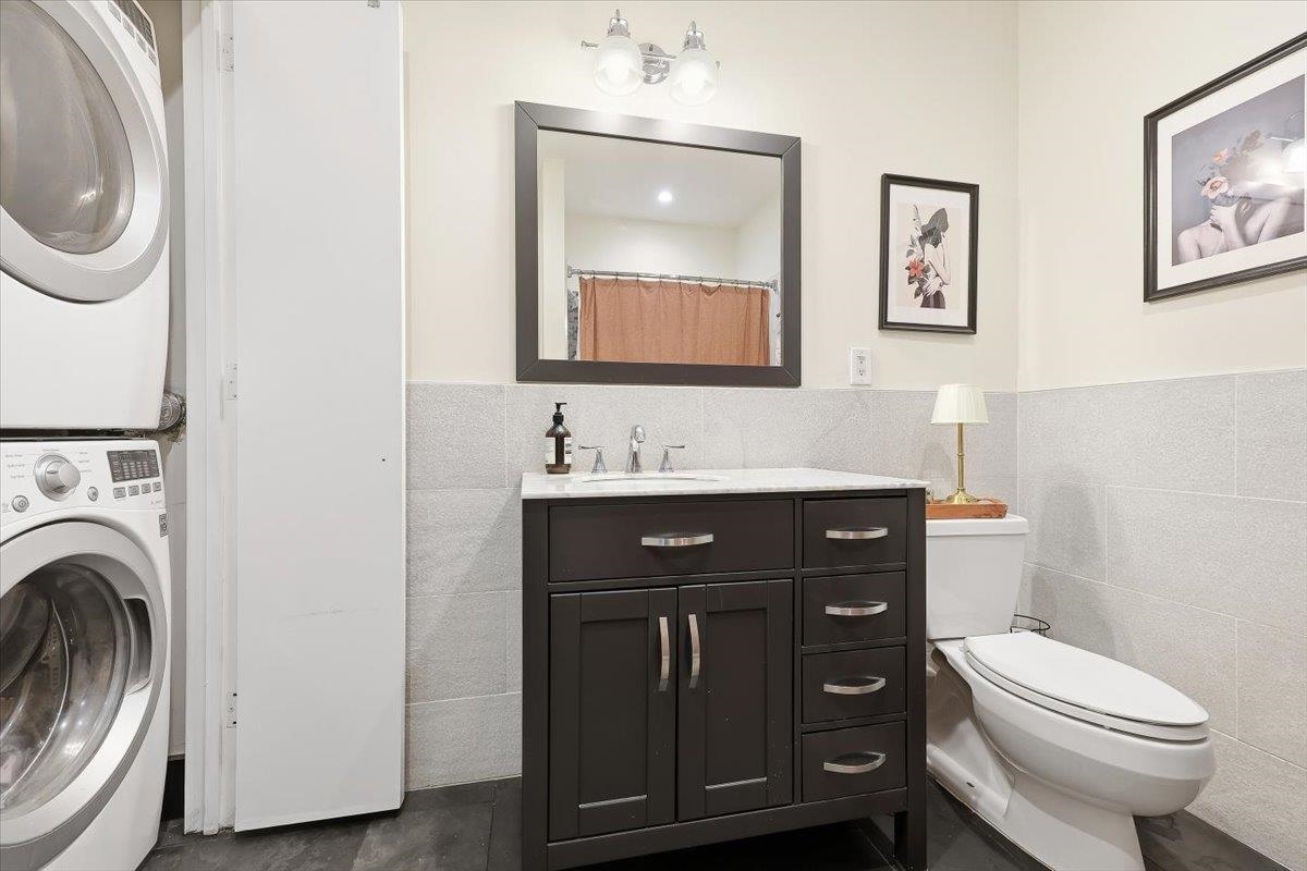1500 Washington Street, Unit 8K Hoboken, NJ 07030 - Photo 10 of 43 a bathroom with a toilet a sink and mirror