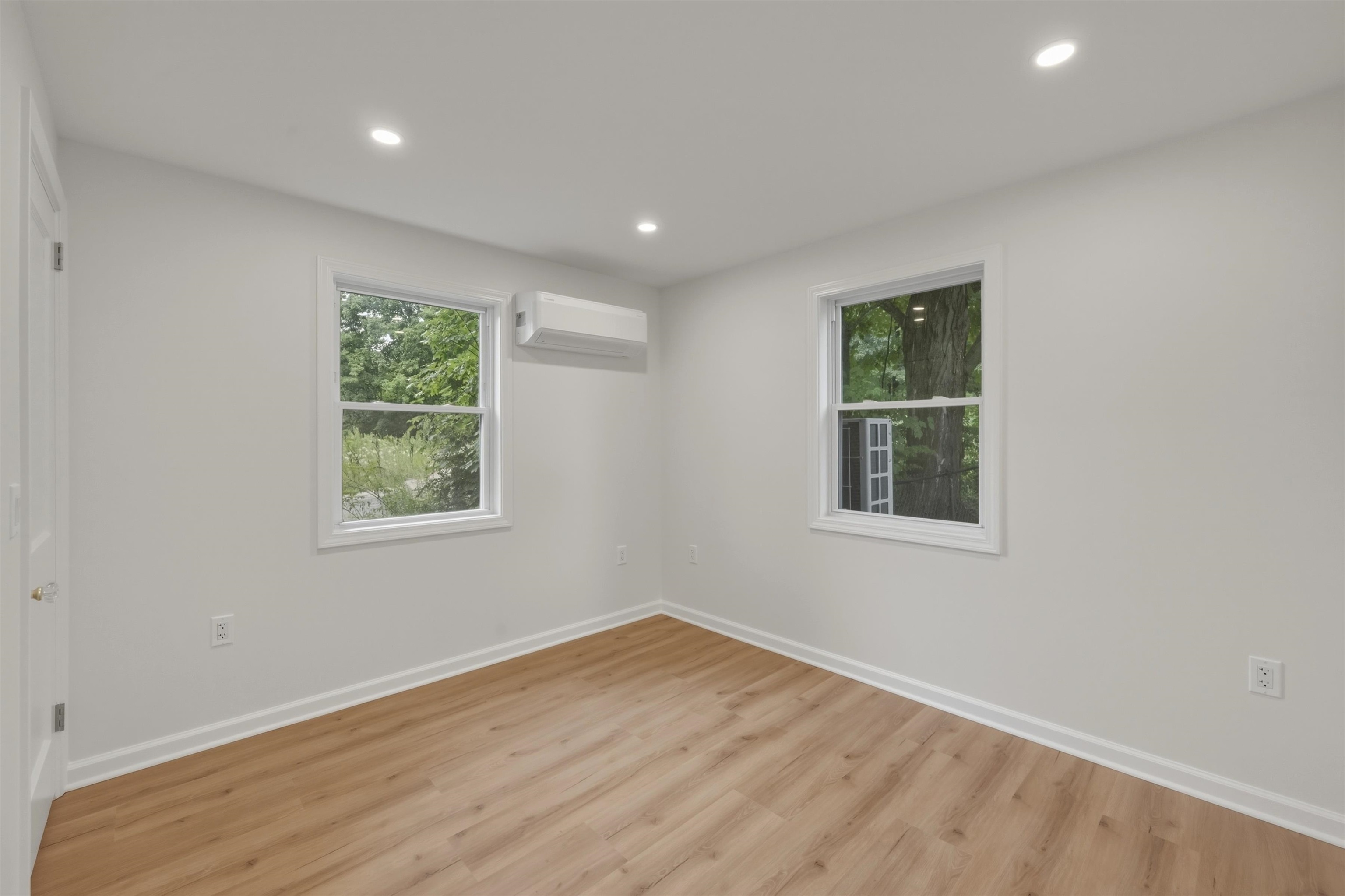 71 Manchester Street Nashua, NH 03064 - Photo 8 of 26 Gallery Image 8