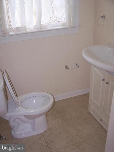 2943 Graham Road Falls Church, VA 22042 - Photo 9 of 11 Bath #1