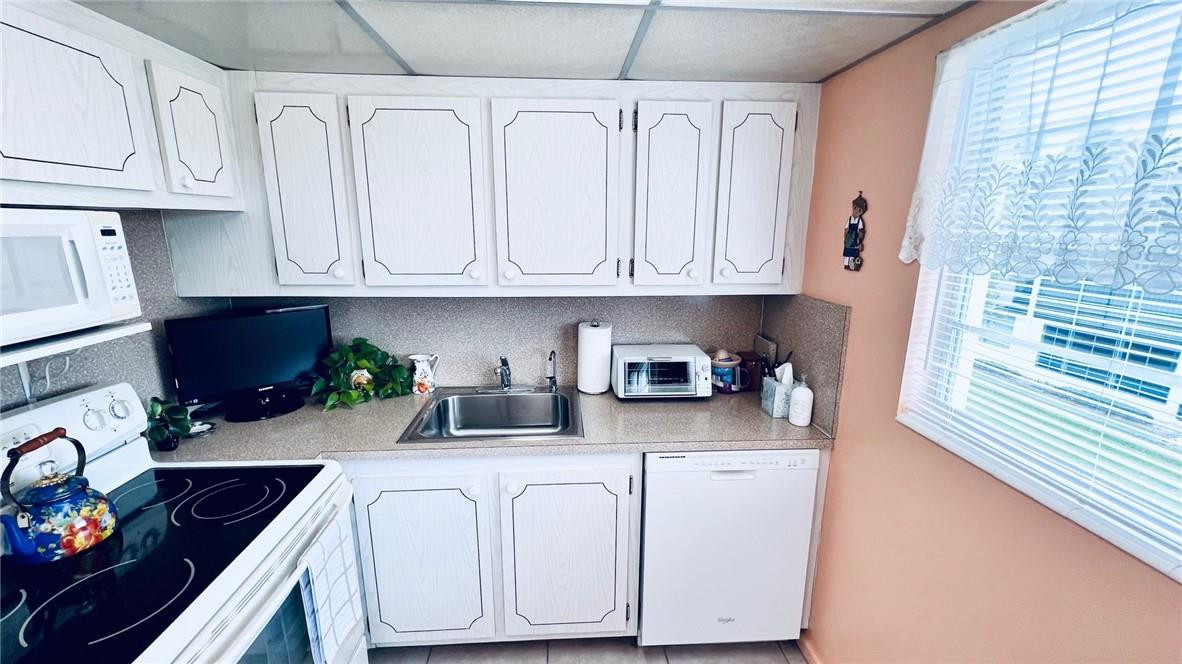 71 Preston F, Unit 71B Boca Raton, FL 33434 - Photo 8 of 42 Photo 8