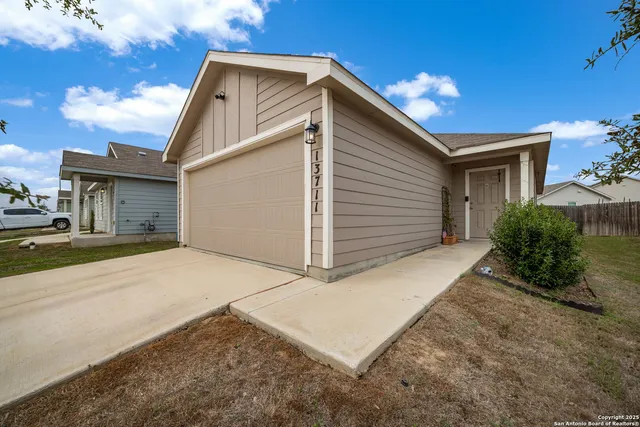 a view of a house with a backyard