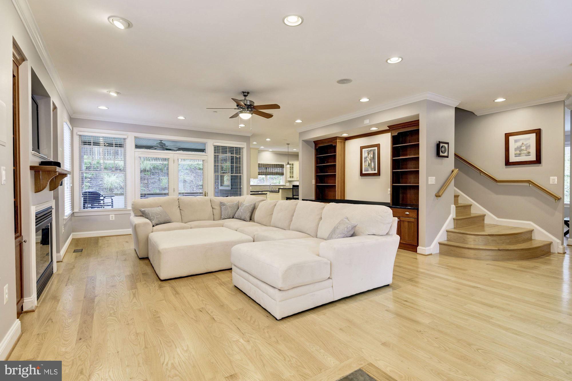 390 Ridgely Avenue Annapolis, MD 21401 - Photo 2 of 32 Open and Spacious Main Level Welcome You!