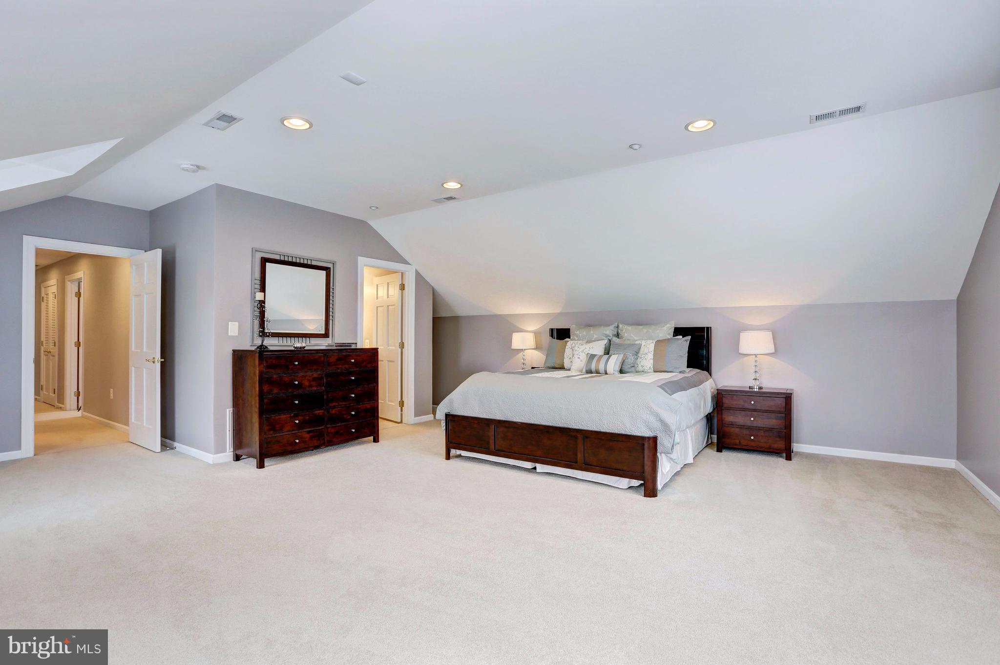 390 Ridgely Avenue Annapolis, MD 21401 - Photo 20 of 32 En-Suite Bedroom Four w/Private Attached Bath