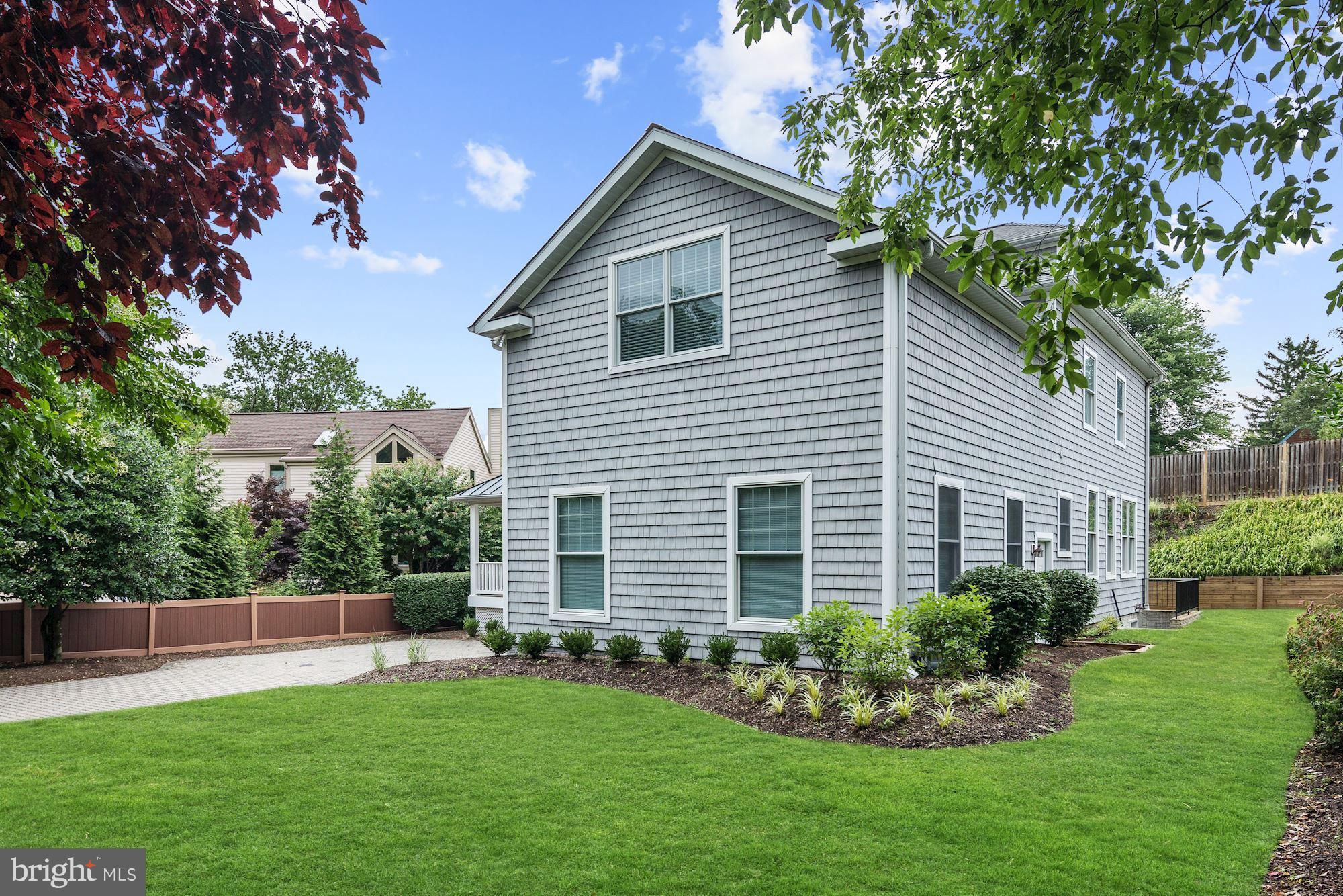 390 Ridgely Avenue Annapolis, MD 21401 - Photo 28 of 32 Front Lawn and Shade Tree