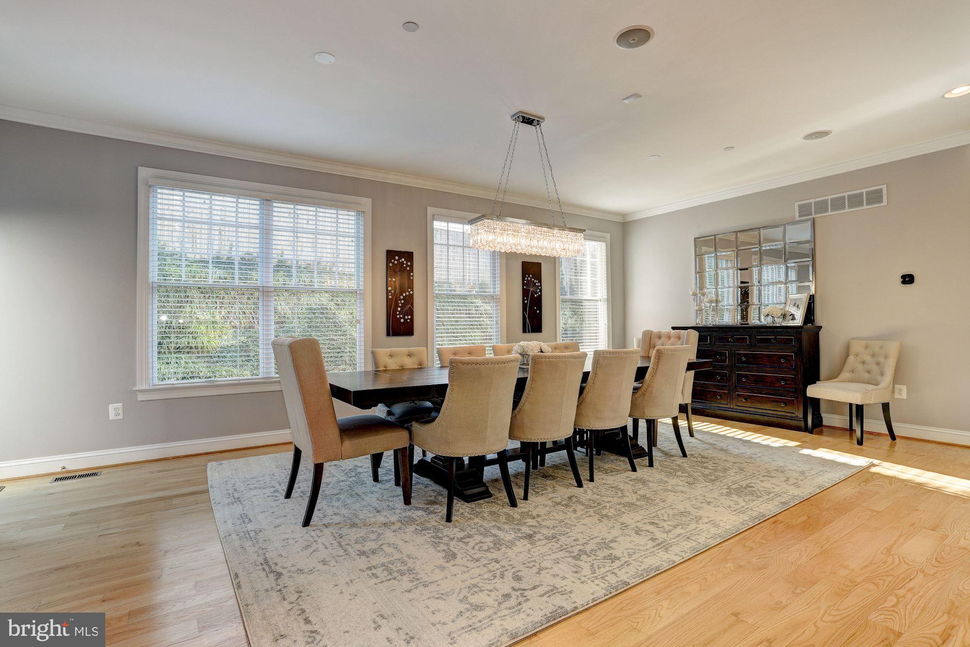 390 Ridgely Avenue Annapolis, MD 21401 - Photo 8 of 32 Formal Dining Room