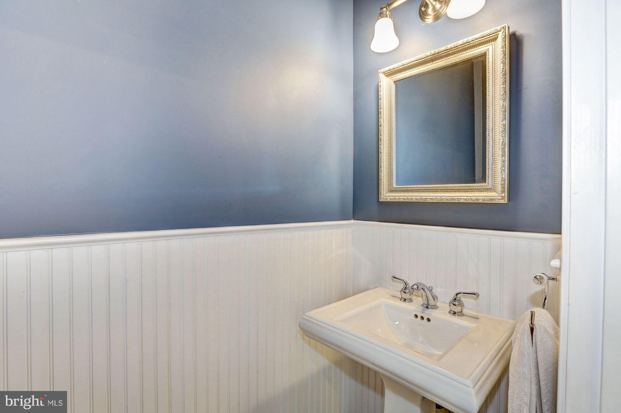 390 Ridgely Avenue Annapolis, MD 21401 - Photo 9 of 32 Main Level Half Bath