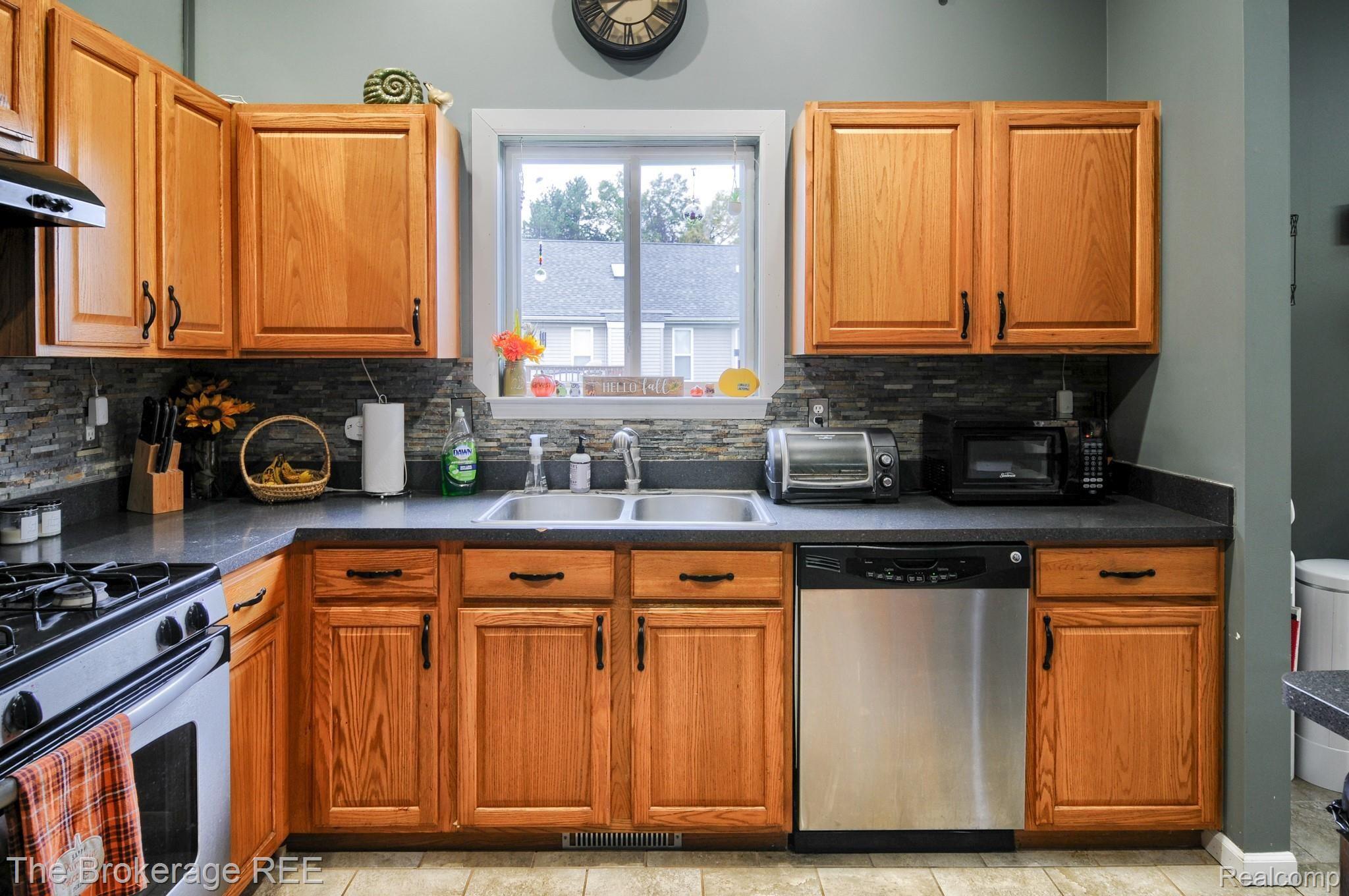 248 Rustic Trail Linden, MI 48451 - Photo 17 of 40 DSC_7920-HDR(5).jpg