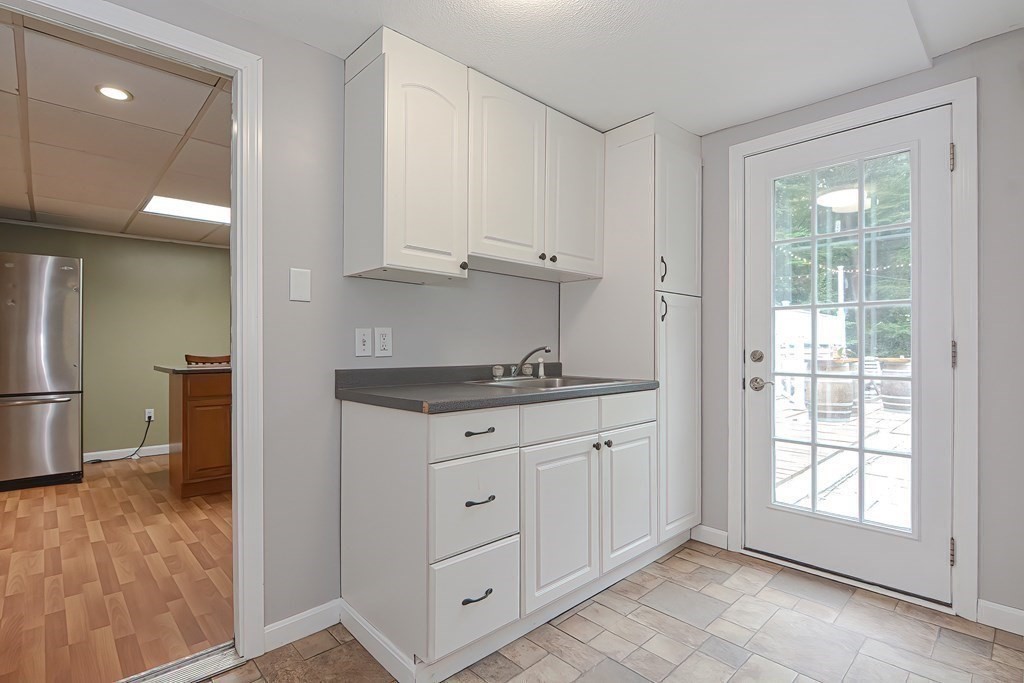 32 Colonial Road Sutton, MA 01590 - Photo 32 of 42