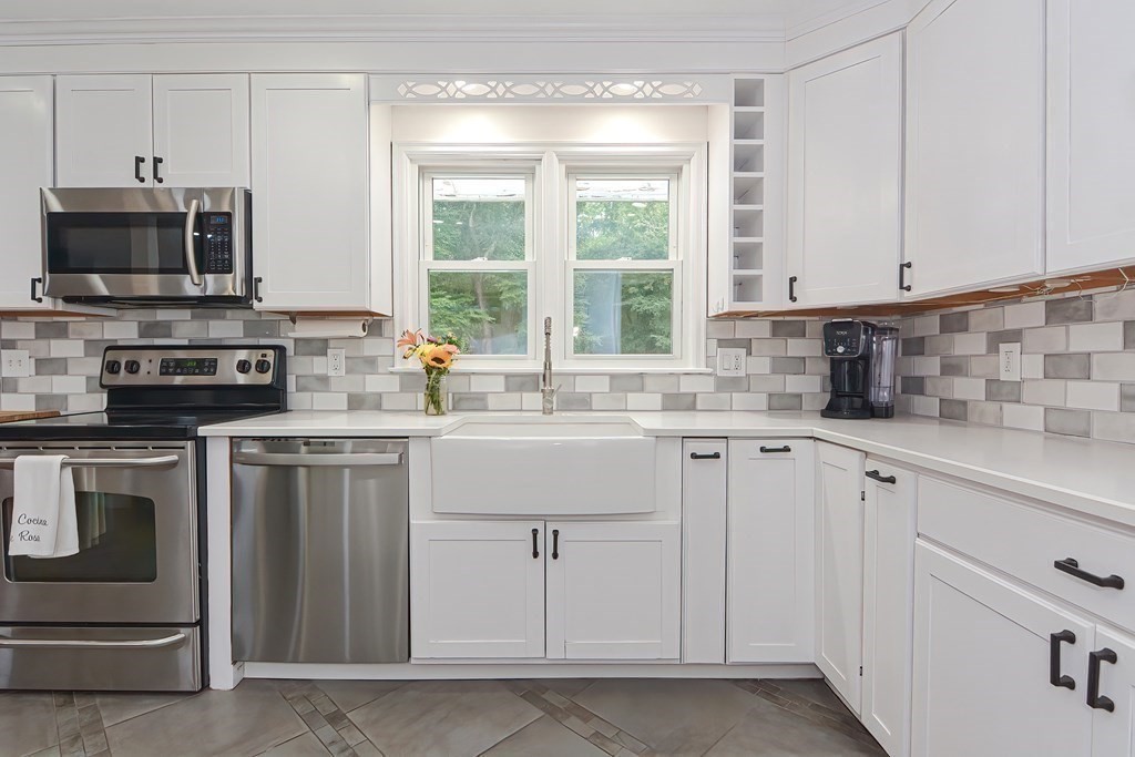 32 Colonial Road Sutton, MA 01590 - Photo 5 of 42