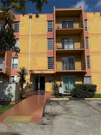 $1,900 | 4705 Northwest 7th Street, Unit 2037, Miami, FL 33126