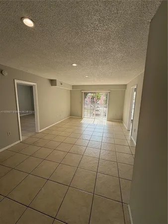 $1,900 | 4705 Northwest 7th Street, Unit 2037, Miami, FL 33126