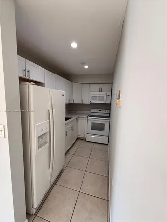$1,900 | 4705 Northwest 7th Street, Unit 2037, Miami, FL 33126