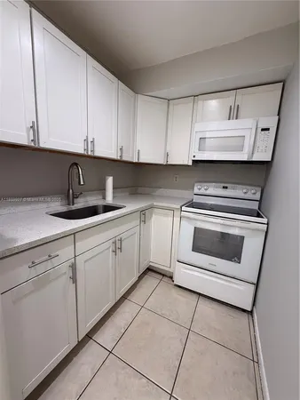 $1,900 | 4705 Northwest 7th Street, Unit 2037, Miami, FL 33126