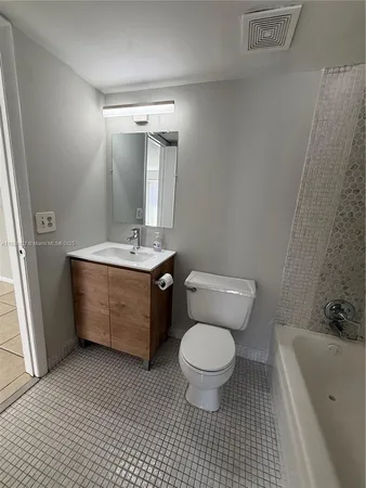 $1,900 | 4705 Northwest 7th Street, Unit 2037, Miami, FL 33126