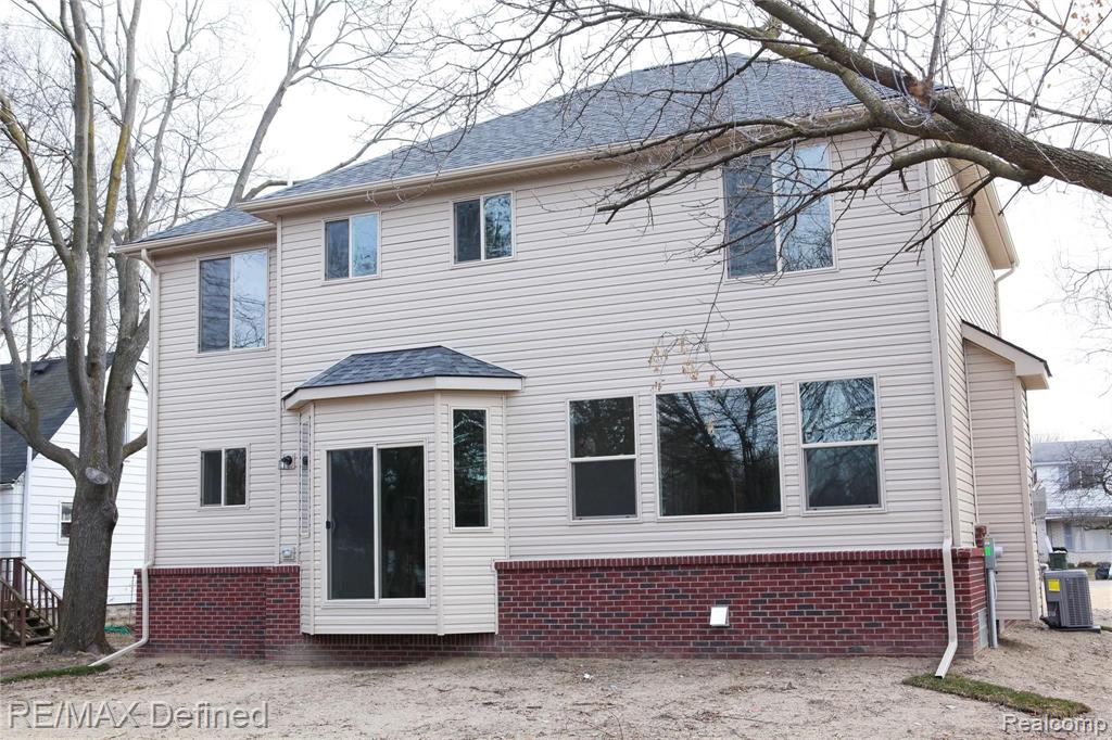 2460 Hessel Avenue Rochester Hills, MI 48307 - Photo 2 of 2