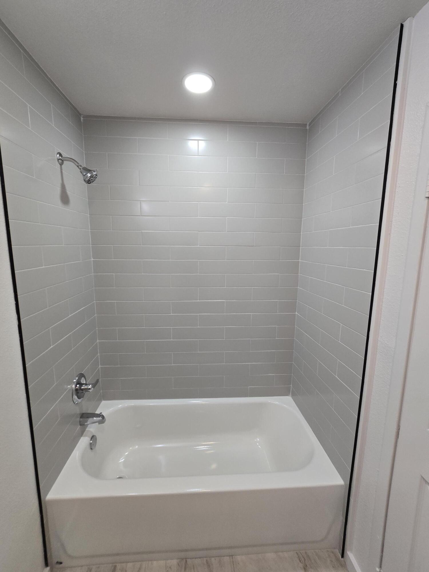 205 North 21st Street Lamesa, TX 79331 - Photo 6 of 14 a bathroom with a bathtub