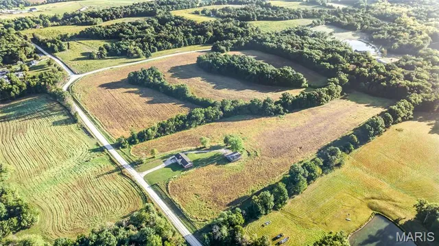$819,999 | 762 Cave Farm Road, Troy, MO 63379