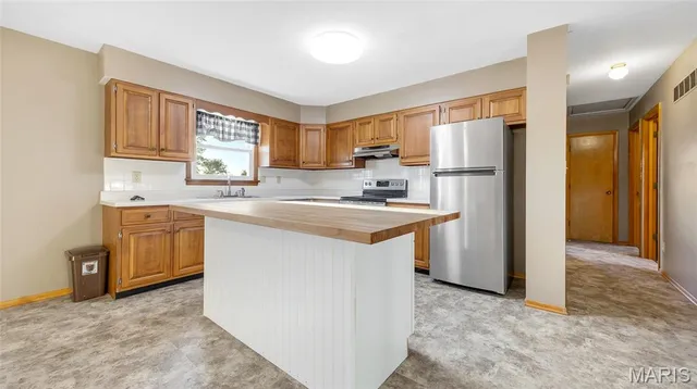 $819,999 | 762 Cave Farm Road, Troy, MO 63379