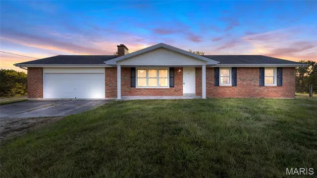 $819,999 | 762 Cave Farm Road, Troy, MO 63379