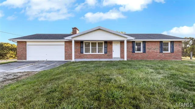 $819,999 | 762 Cave Farm Road, Troy, MO 63379