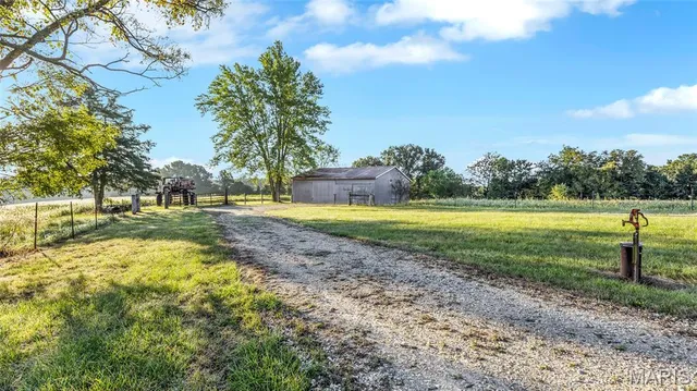 $819,999 | 762 Cave Farm Road, Troy, MO 63379