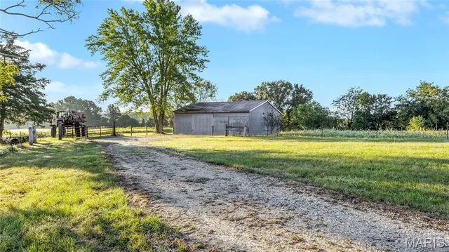 $819,999 | 762 Cave Farm Road, Troy, MO 63379