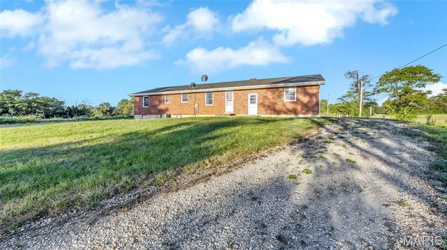 $819,999 | 762 Cave Farm Road, Troy, MO 63379