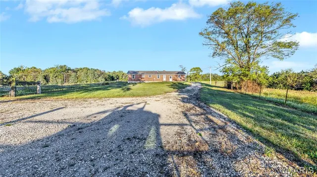 $819,999 | 762 Cave Farm Road, Troy, MO 63379