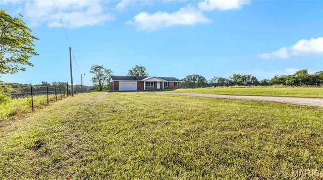 $819,999 | 762 Cave Farm Road, Troy, MO 63379