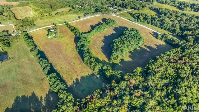 $819,999 | 762 Cave Farm Road, Troy, MO 63379
